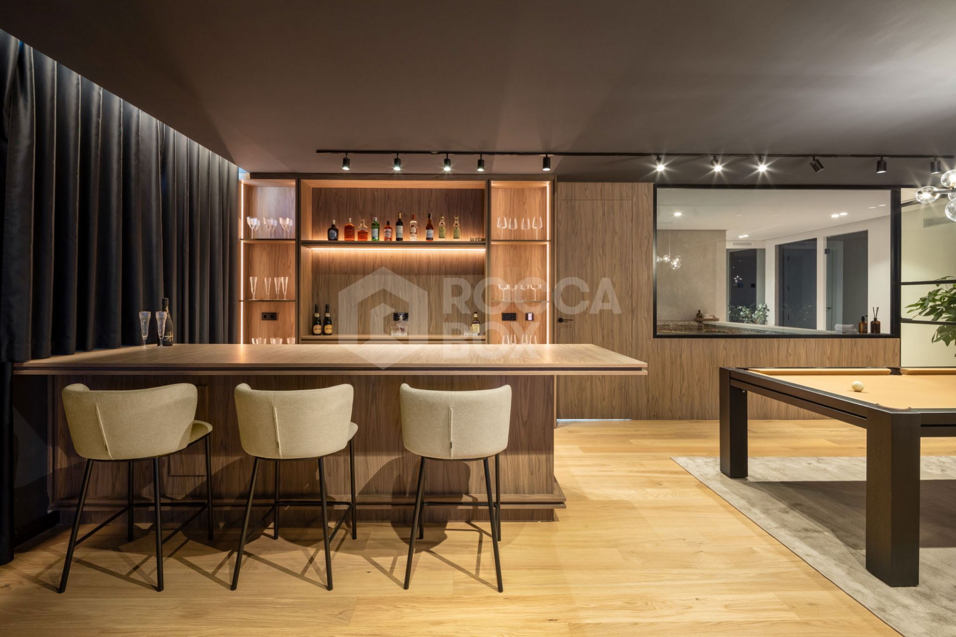 Exquisite 5-Bedroom Luxury Villa with Panoramic Views and Exceptional Amenities