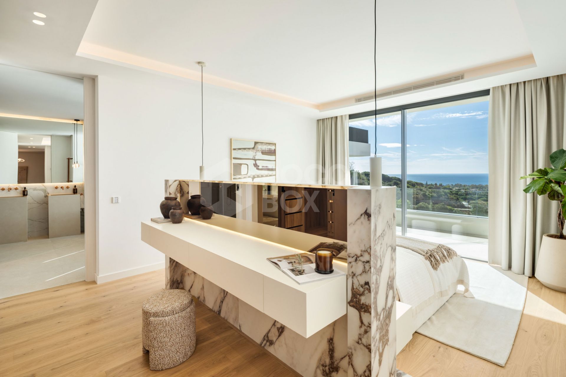 Exquisite 5-Bedroom Luxury Villa with Panoramic Views and Exceptional Amenities