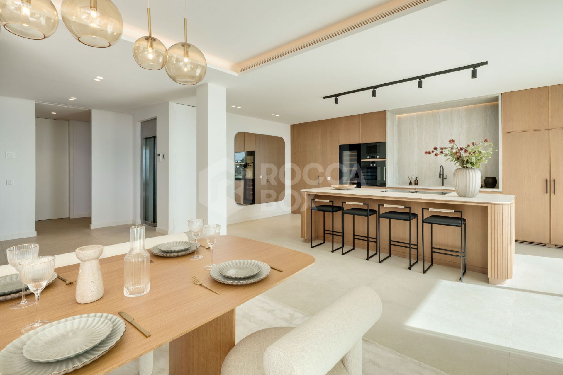 Exquisite 5-Bedroom Luxury Villa with Panoramic Views and Exceptional Amenities