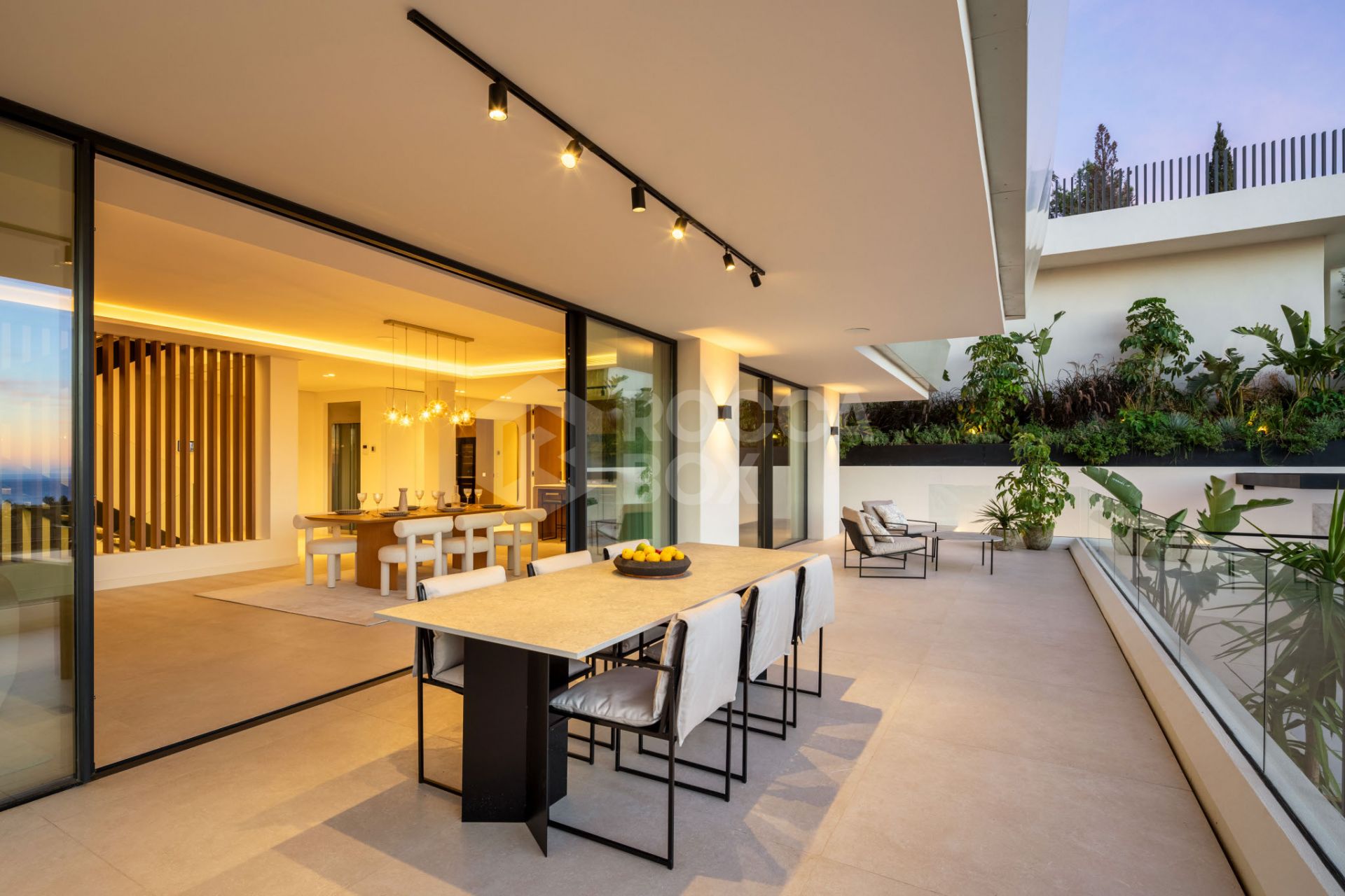 Exquisite 5-Bedroom Luxury Villa with Panoramic Views and Exceptional Amenities