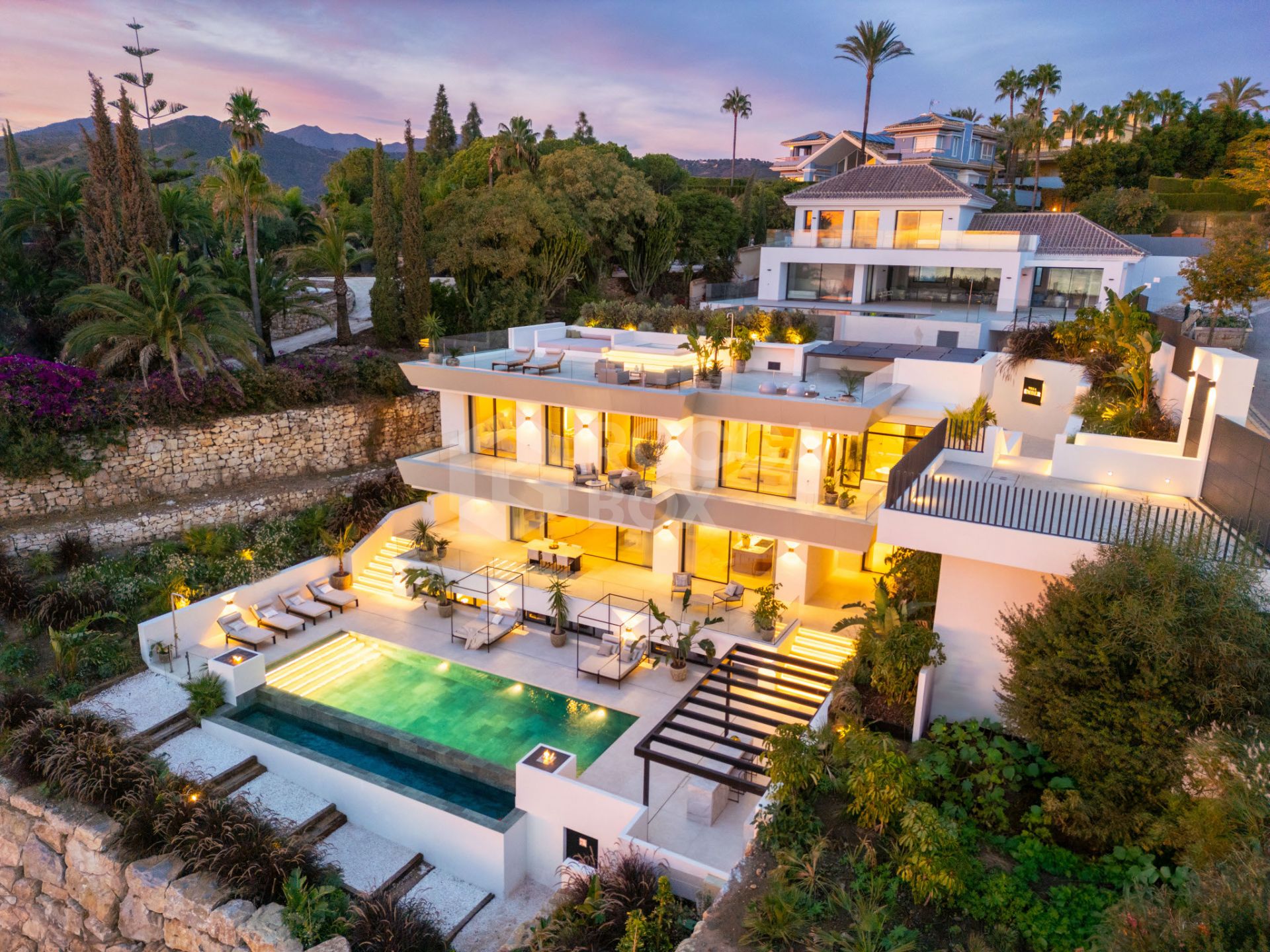 Exquisite 5-Bedroom Luxury Villa with Panoramic Views and Exceptional Amenities