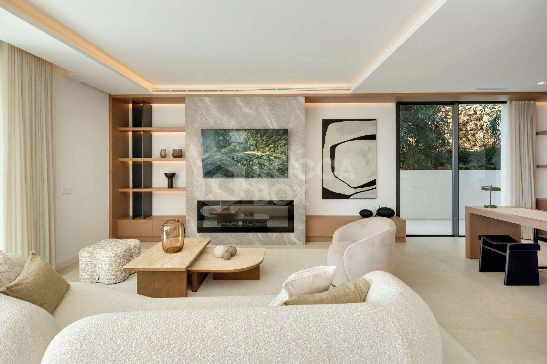 Exquisite 5-Bedroom Luxury Villa with Panoramic Views and Exceptional Amenities