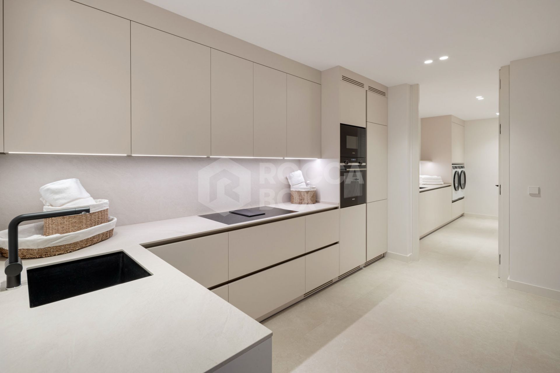 Exquisite 5-Bedroom Luxury Villa with Panoramic Views and Exceptional Amenities