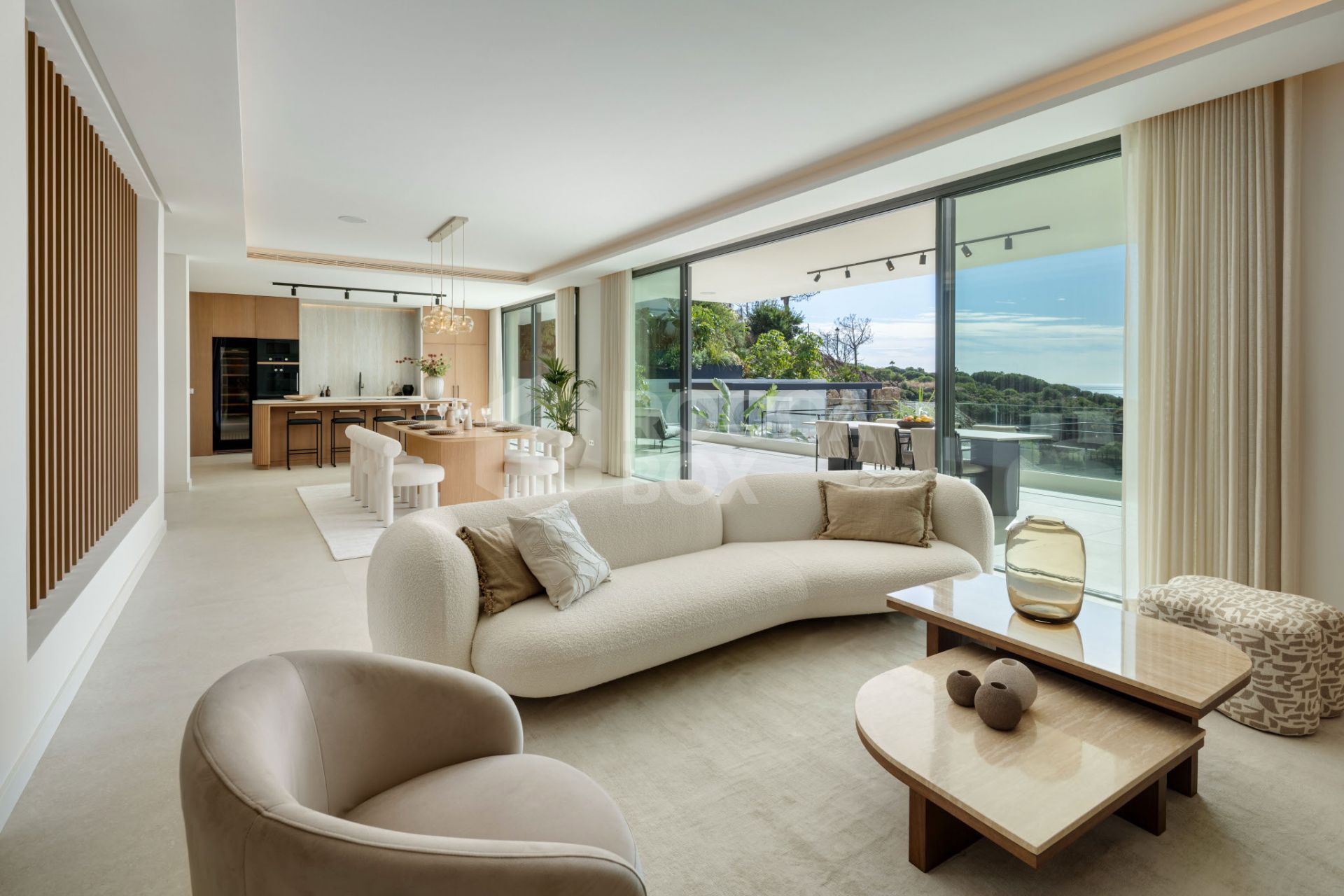 Exquisite 5-Bedroom Luxury Villa with Panoramic Views and Exceptional Amenities