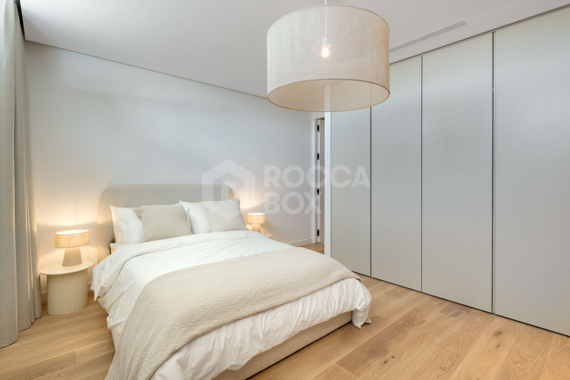 Exquisite 5-Bedroom Luxury Villa with Panoramic Views and Exceptional Amenities