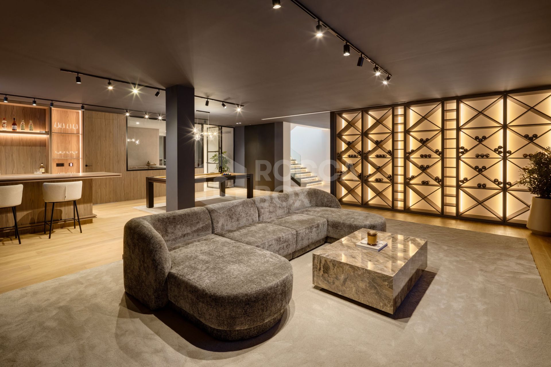 Exquisite 5-Bedroom Luxury Villa with Panoramic Views and Exceptional Amenities