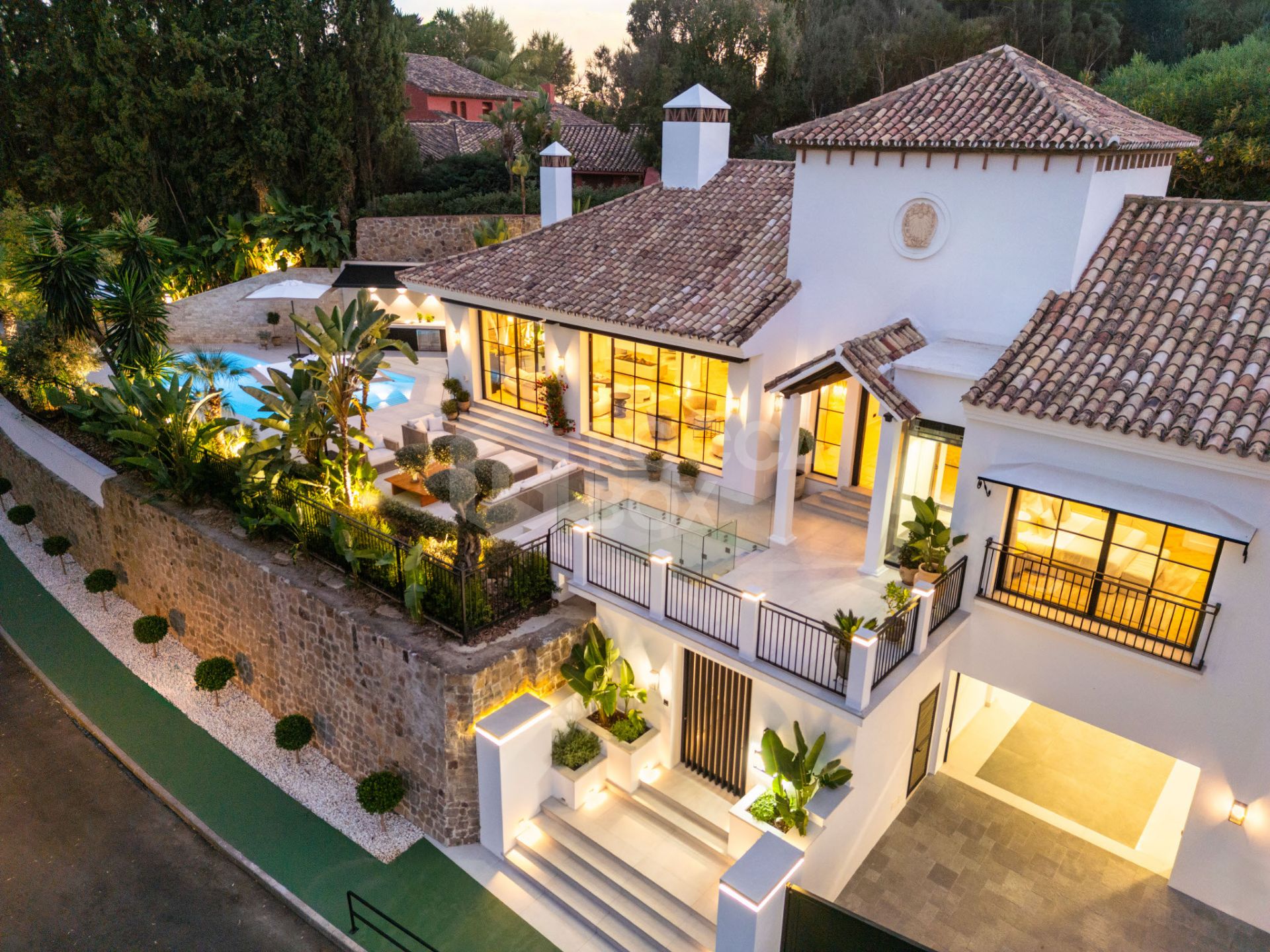 Exquisite Five-Bedroom Luxury Villa with Panoramic Views and Exceptional Amenities