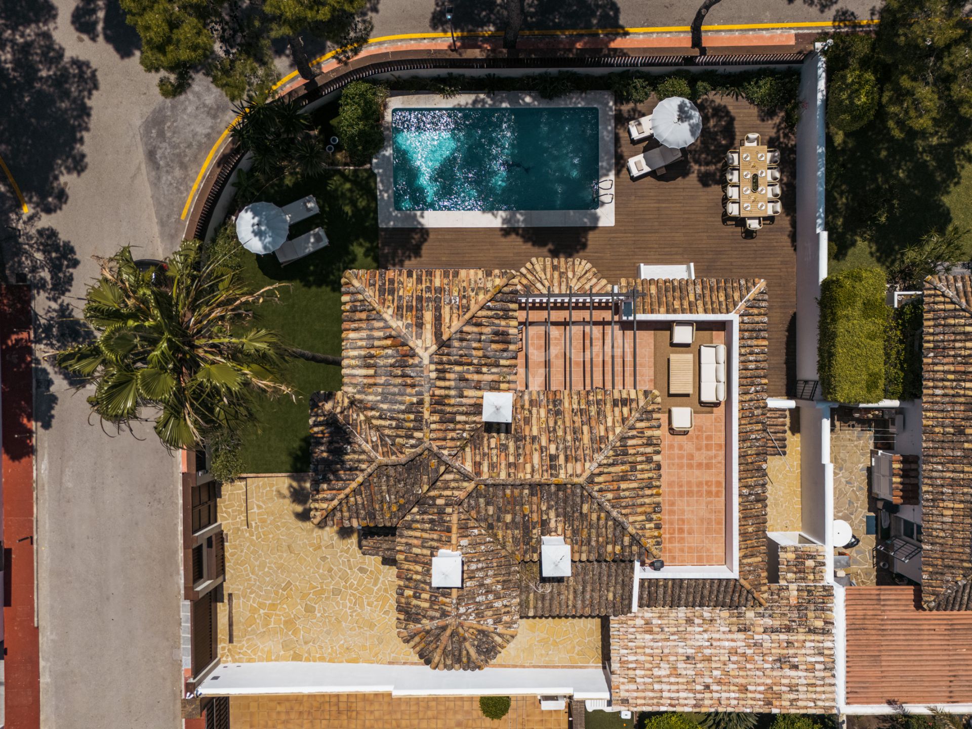 Exquisite Six-Bedroom Luxury Villa in The Heart Of Nueva Andalucia