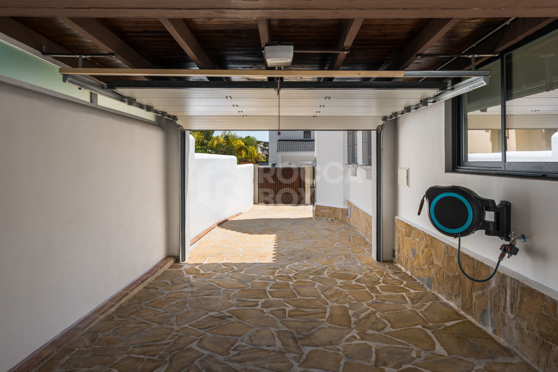 Exquisite Six-Bedroom Luxury Villa in The Heart Of Nueva Andalucia