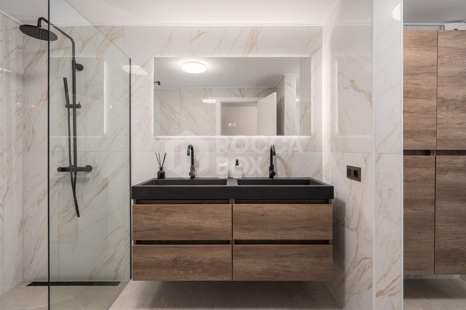 Exquisite Six-Bedroom Luxury Villa in The Heart Of Nueva Andalucia