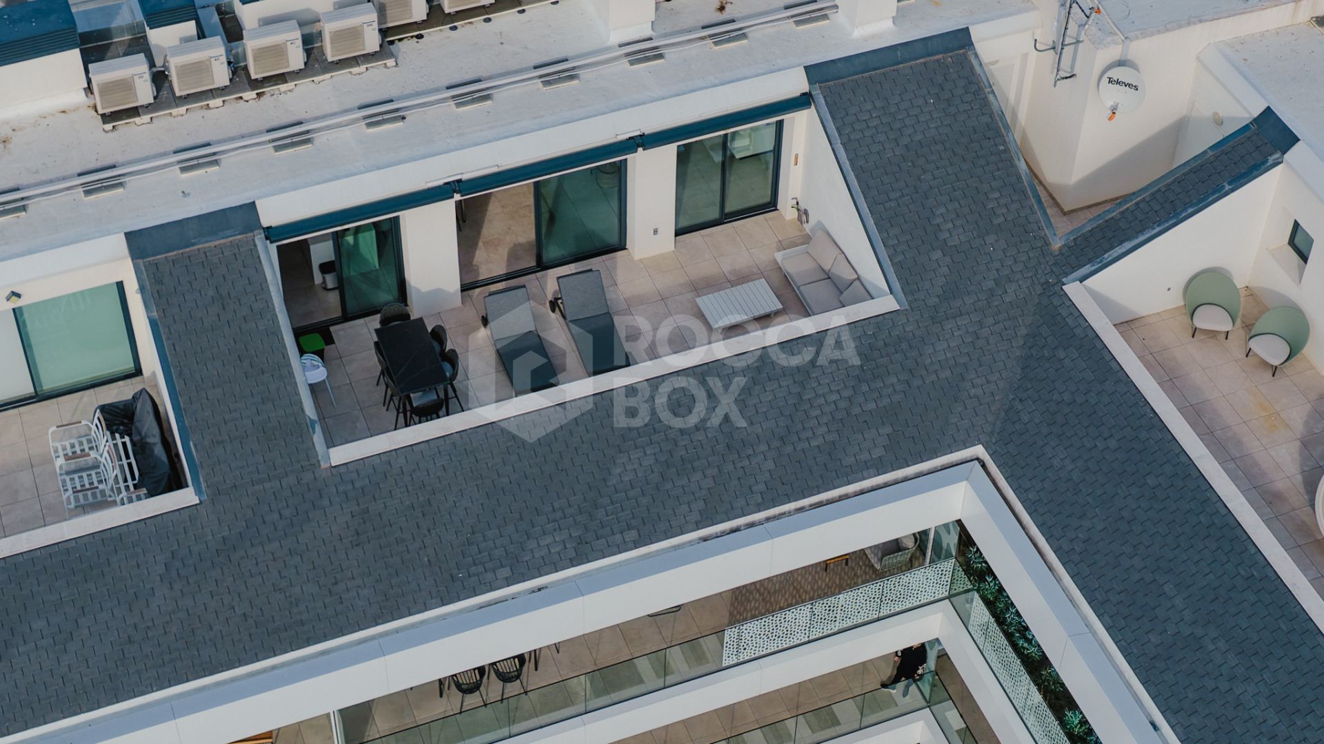 Luxury 3 Bedroom Penthouse 100 Meters From The Beach