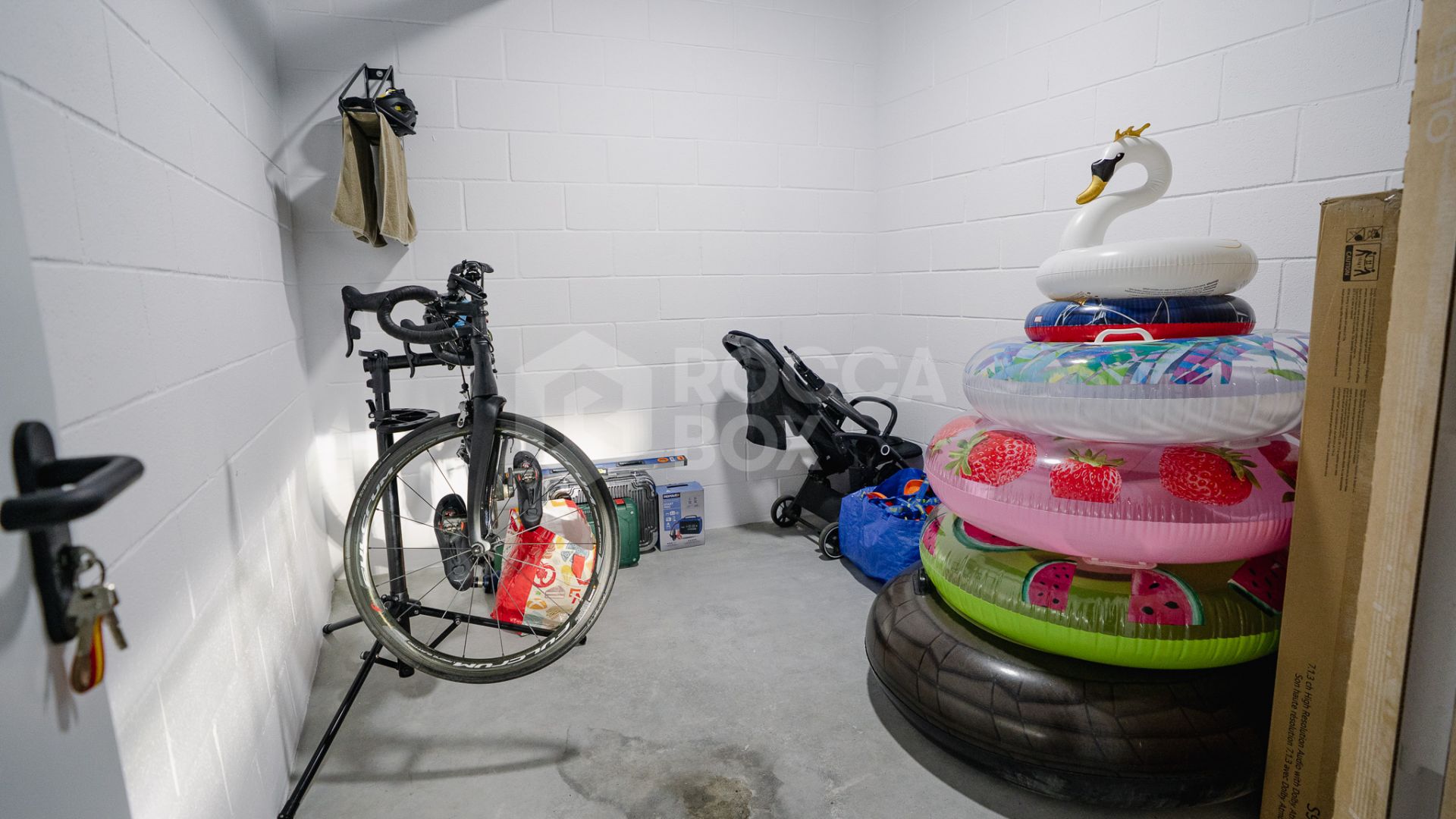 Luxury 3 Bedroom Penthouse 100 Meters From The Beach