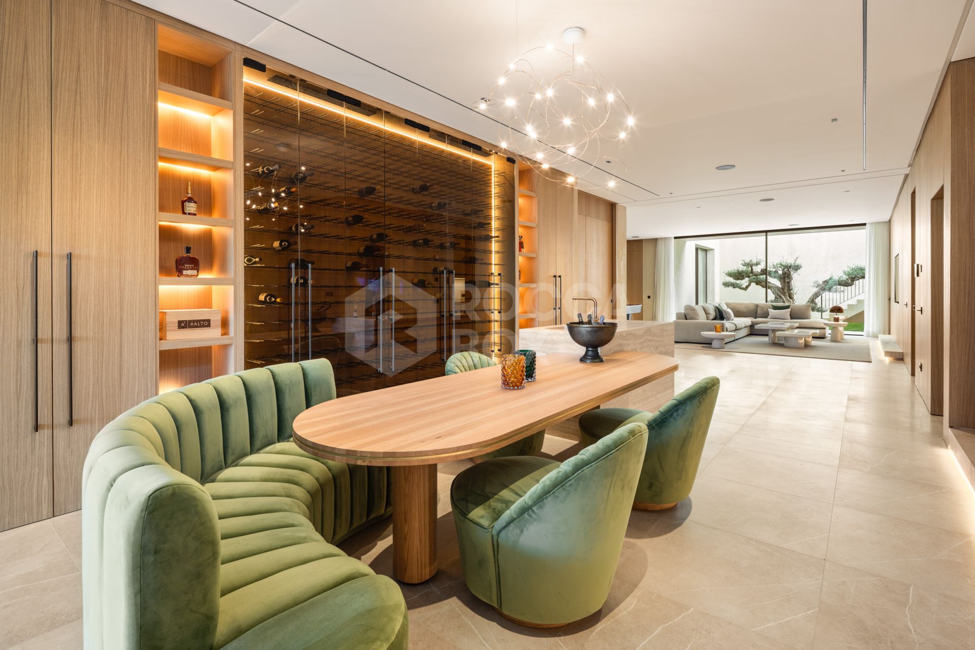 Exquisite Six-Bedroom Luxury Villa with Panoramic Views in El Madroñal