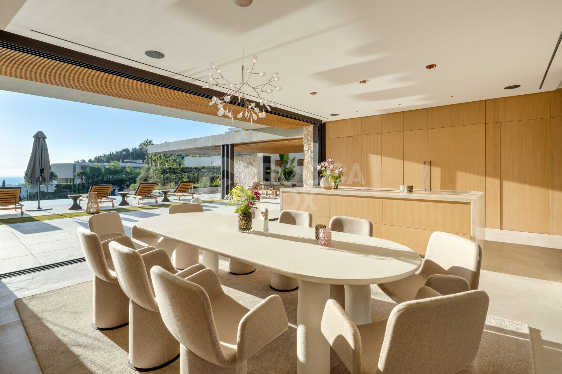 Exquisite Six-Bedroom Luxury Villa with Panoramic Views in El Madroñal