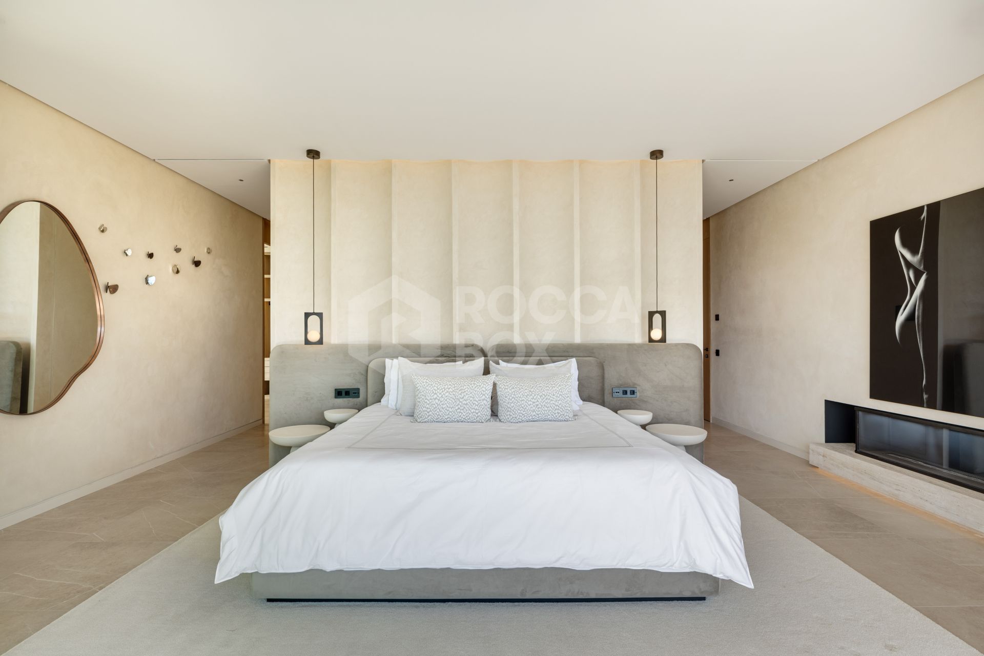 Exquisite Six-Bedroom Luxury Villa with Panoramic Views in El Madroñal