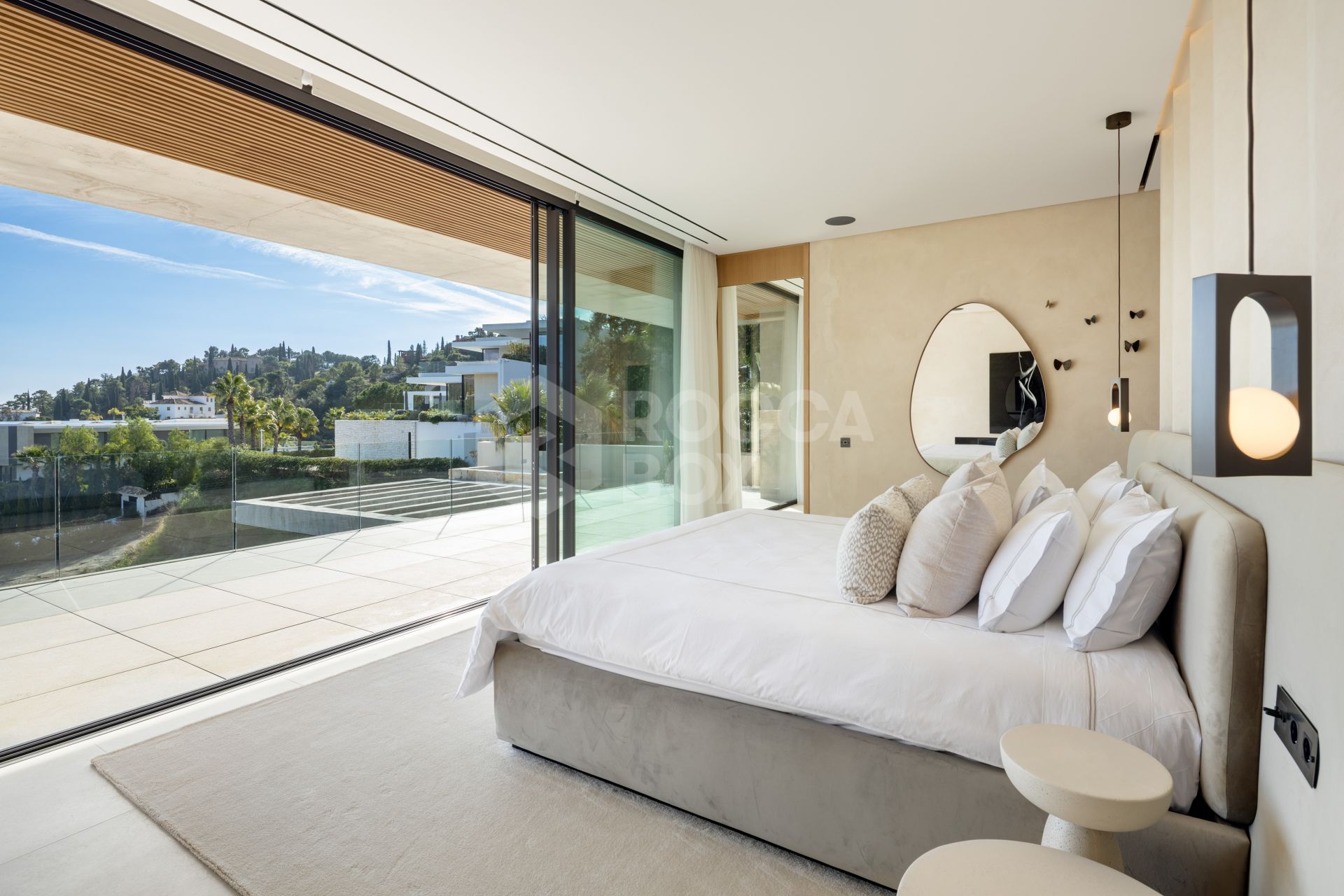 Exquisite Six-Bedroom Luxury Villa with Panoramic Views in El Madroñal