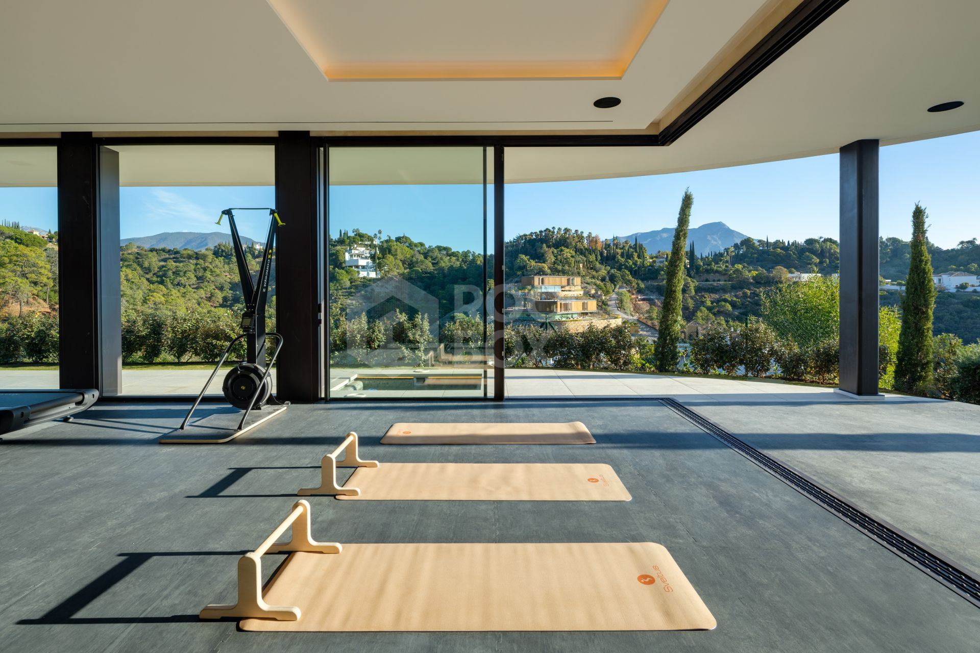 Exquisite Six-Bedroom Luxury Villa with Panoramic Views in El Madroñal