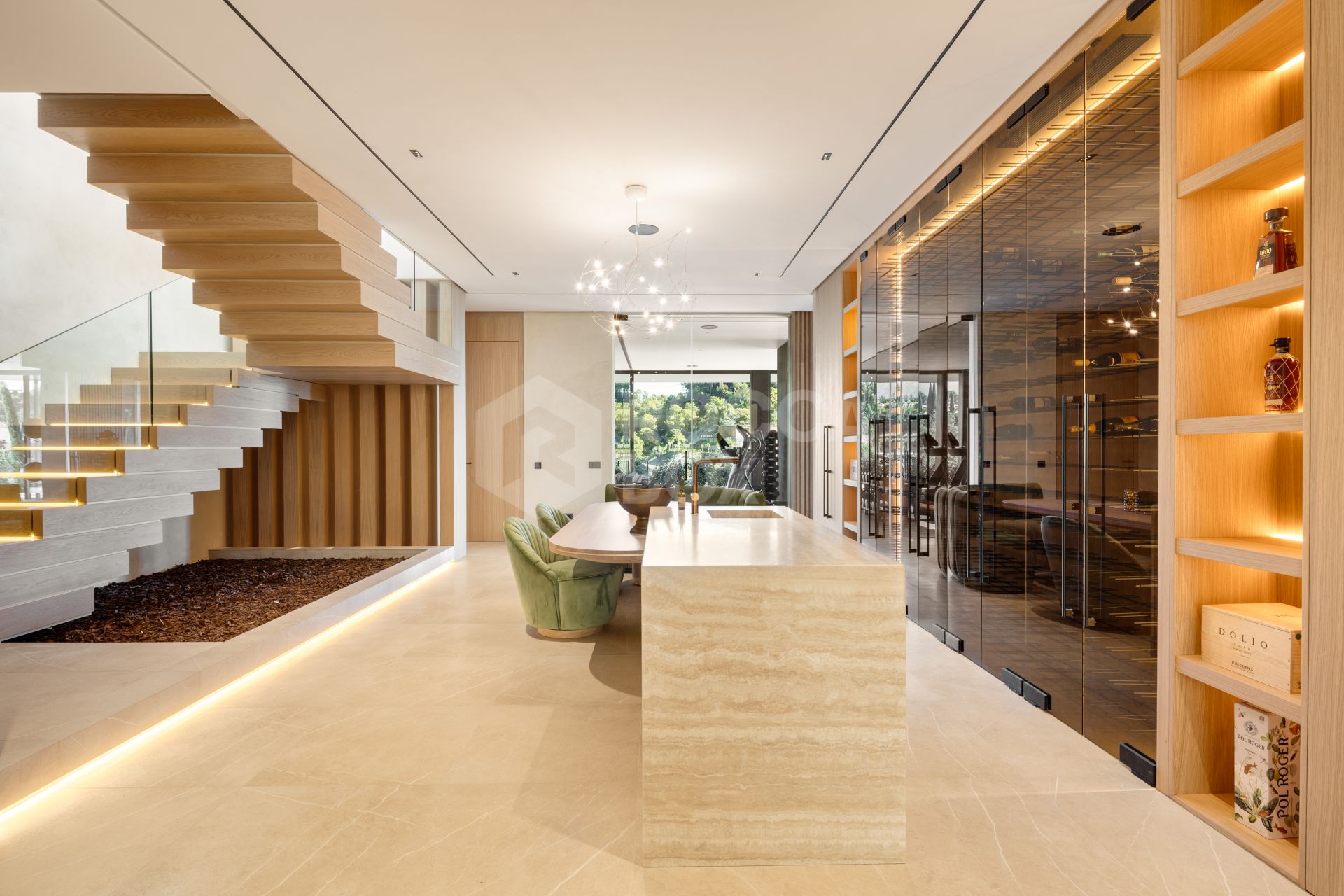 Exquisite Six-Bedroom Luxury Villa with Panoramic Views in El Madroñal