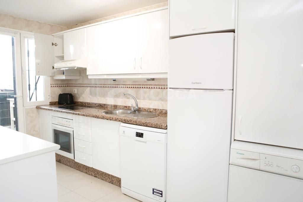 Apartment for Rent in Los Naranjos, Marbella – Prime Location Close to Everything