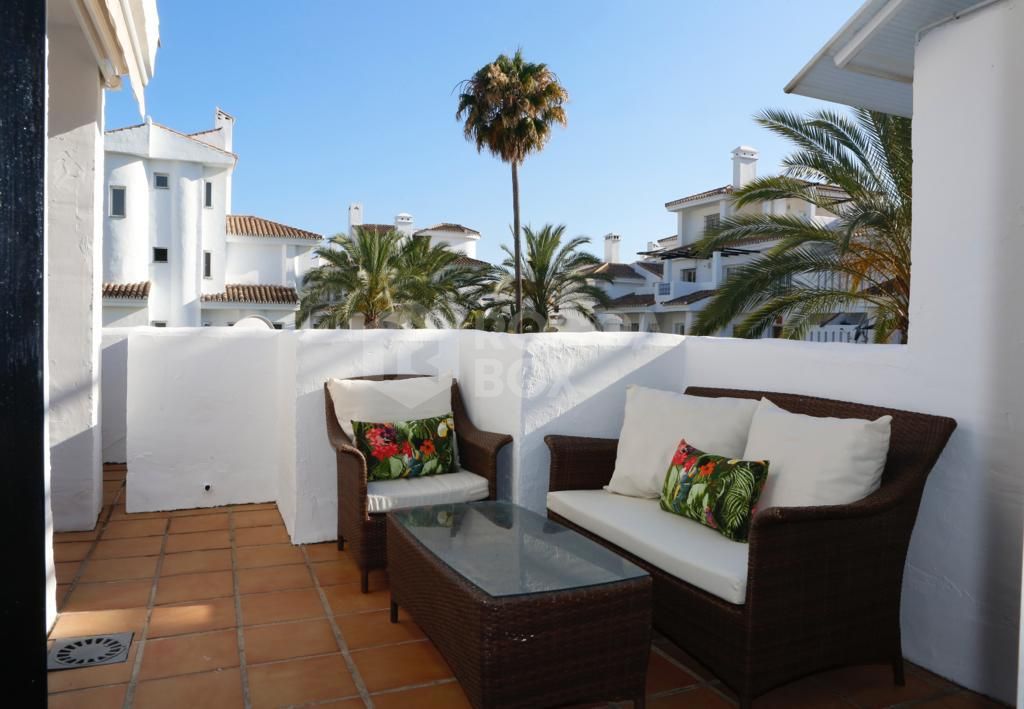 Apartment for Rent in Los Naranjos, Marbella – Prime Location Close to Everything