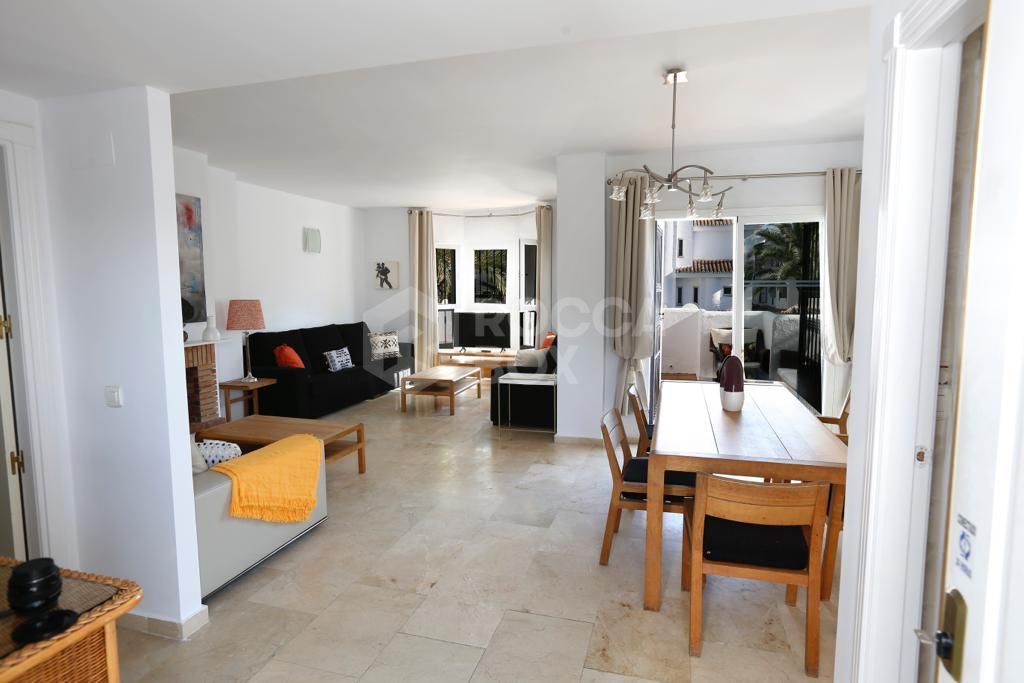 Apartment for Rent in Los Naranjos, Marbella – Prime Location Close to Everything