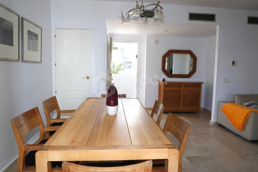 Apartment for Rent in Los Naranjos, Marbella – Prime Location Close to Everything