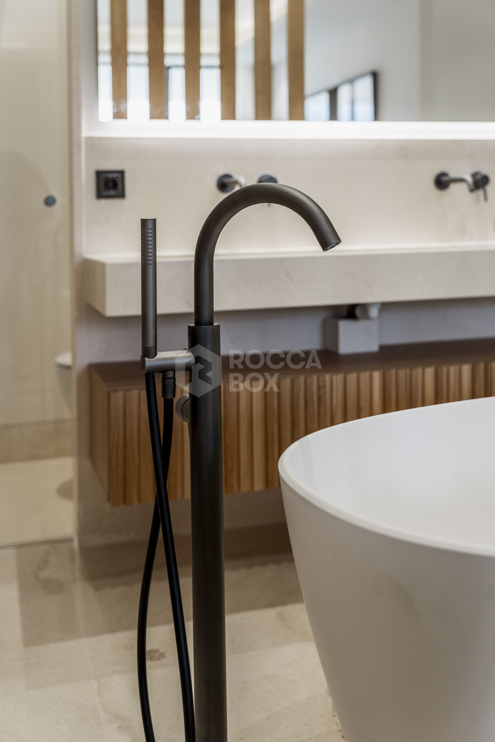 Exquisite New Build Apartment with Panoramic Views and Luxury Amenities