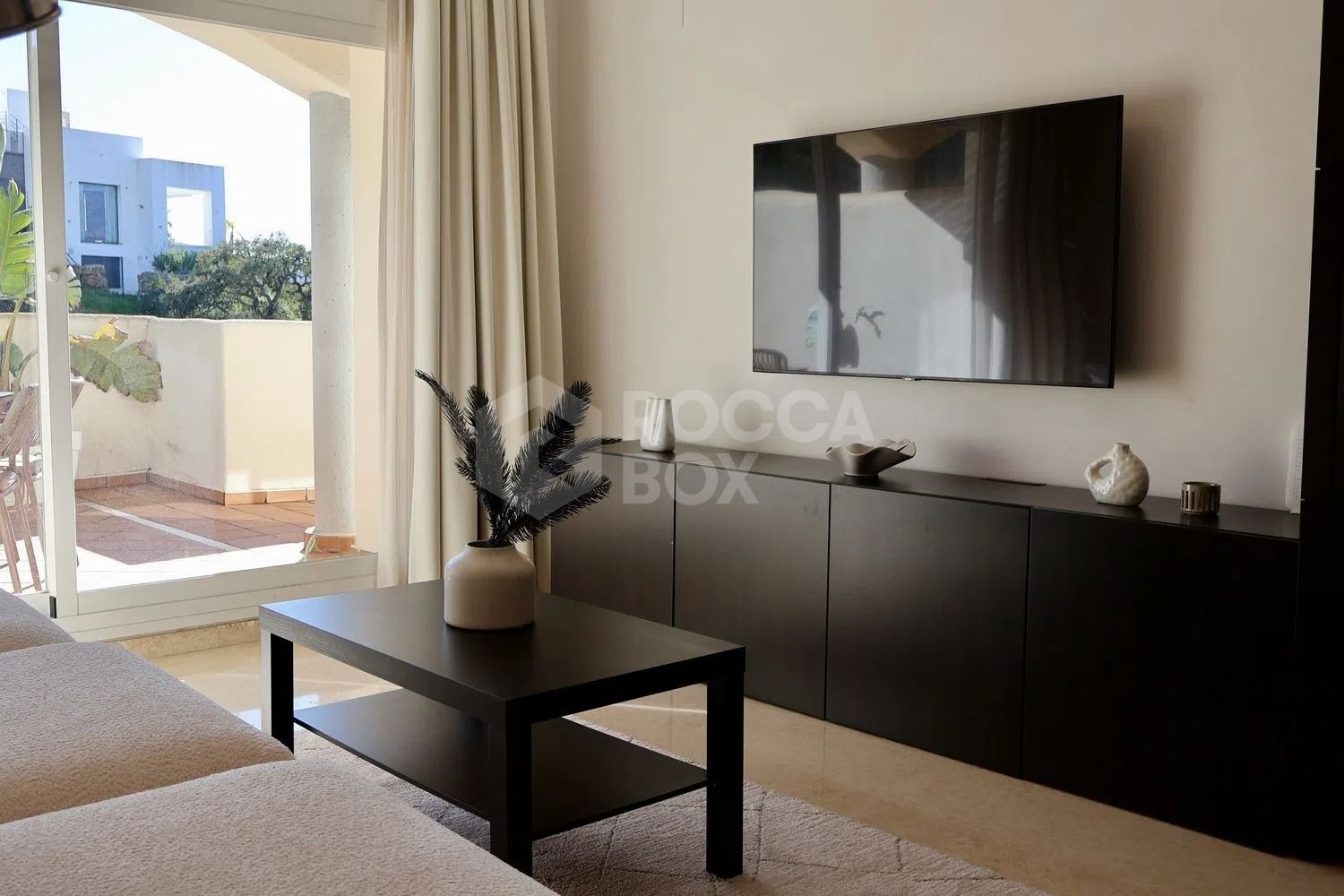 Luxury Penthouse with Panoramic Sea Views and Exceptional Amenities