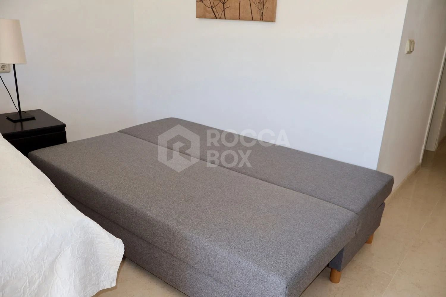 Luxury Penthouse with Panoramic Sea Views and Exceptional Amenities