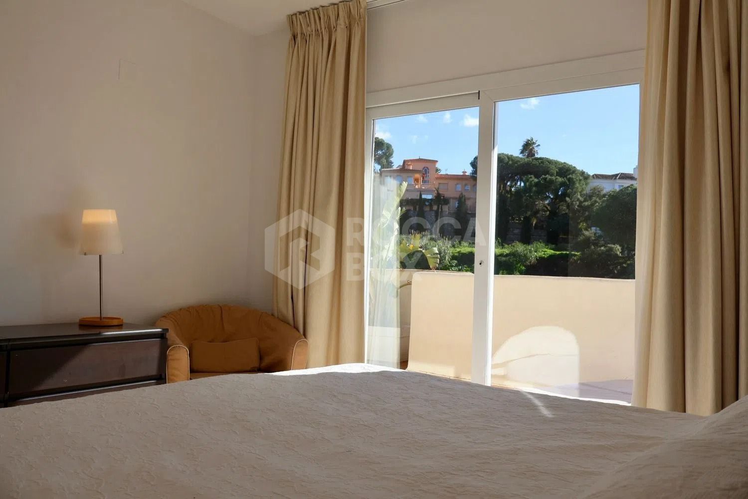 Luxury Penthouse with Panoramic Sea Views and Exceptional Amenities