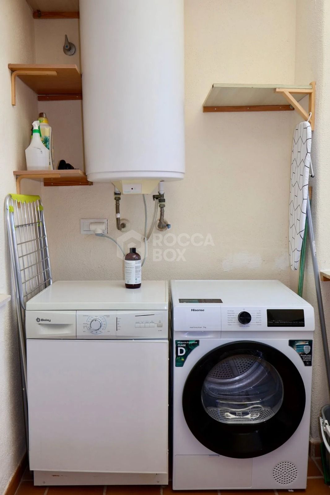 Luxury Penthouse with Panoramic Sea Views and Exceptional Amenities