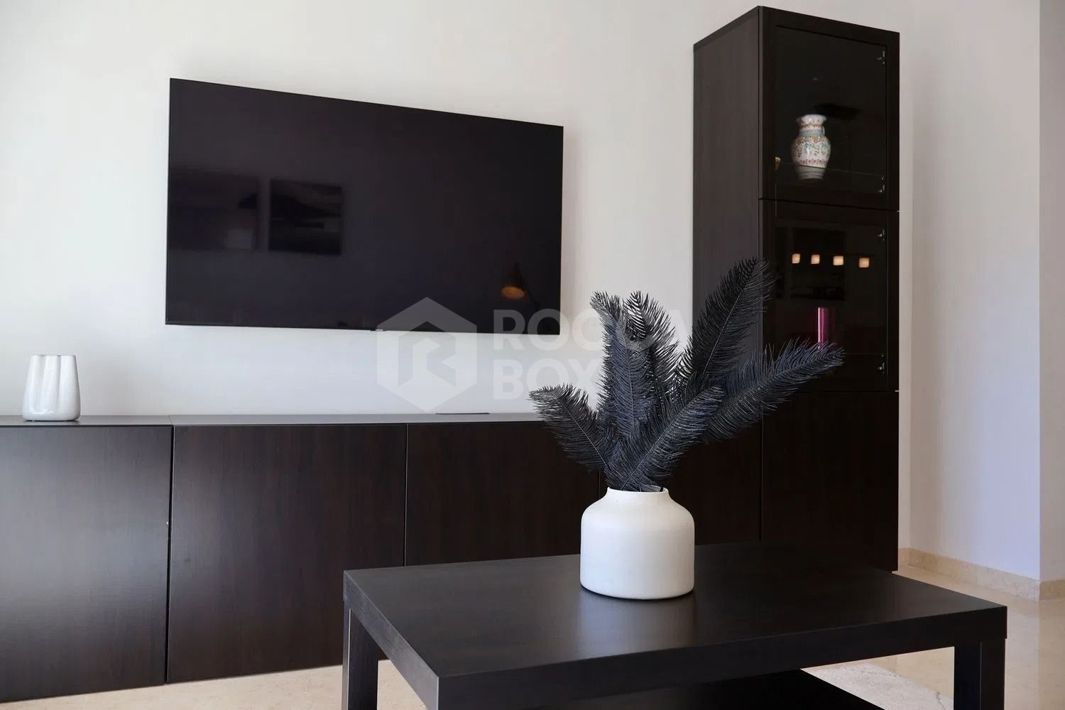 Luxury Penthouse with Panoramic Sea Views and Exceptional Amenities