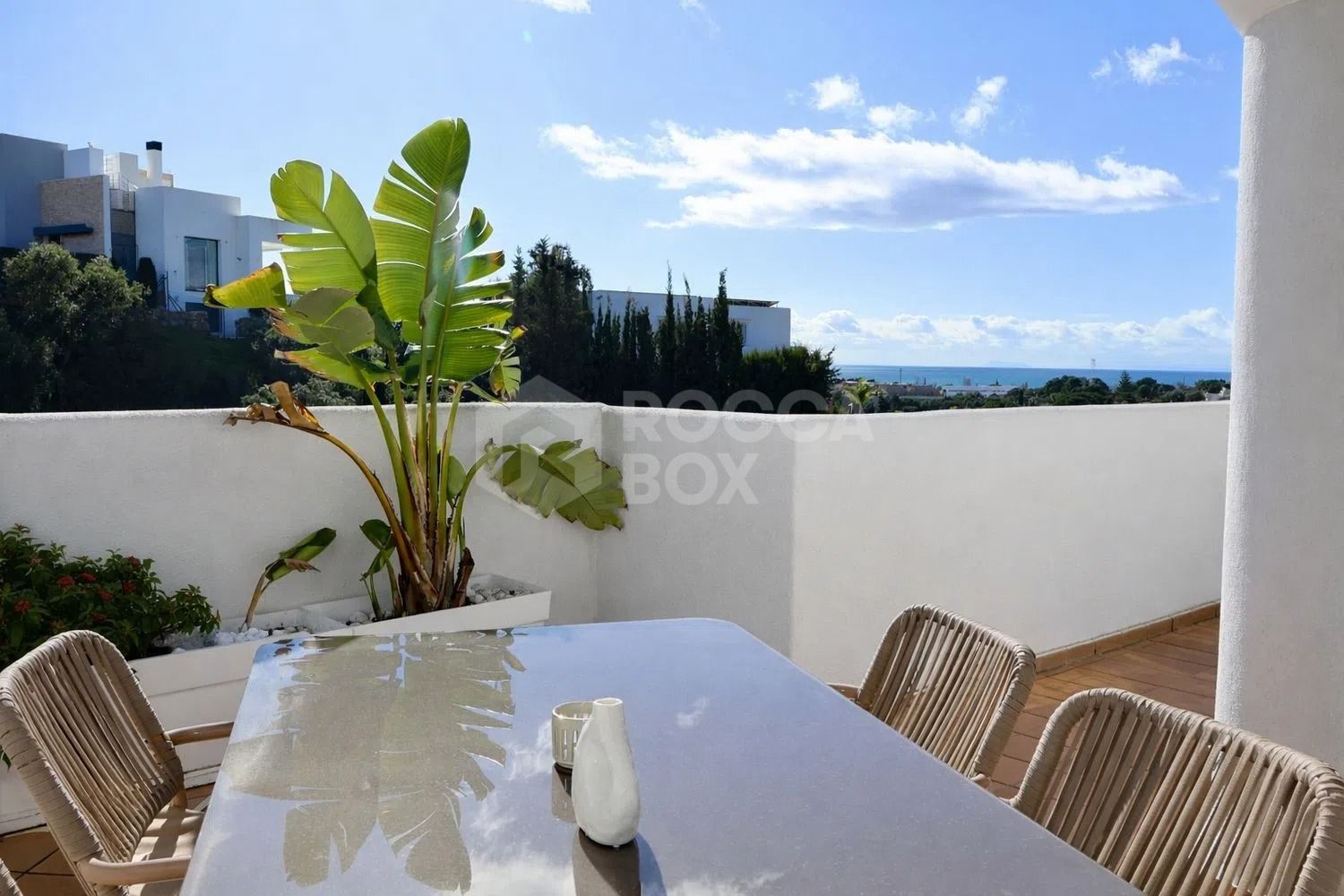 Luxury Penthouse with Panoramic Sea Views and Exceptional Amenities