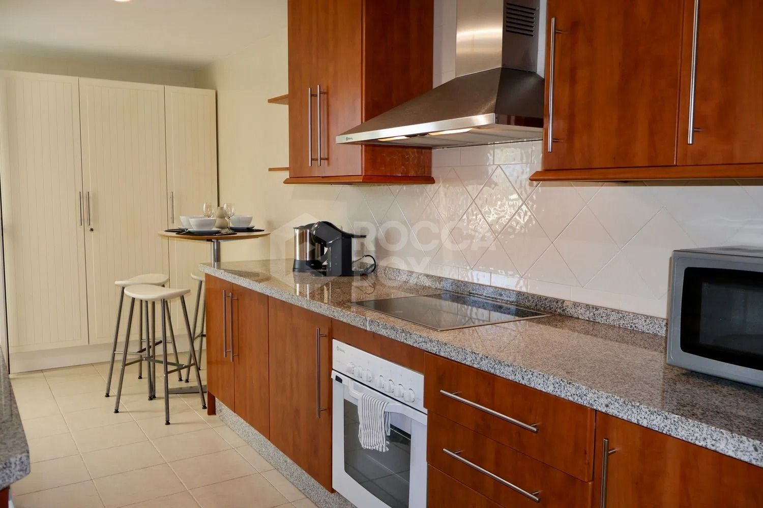 Luxury Penthouse with Panoramic Sea Views and Exceptional Amenities