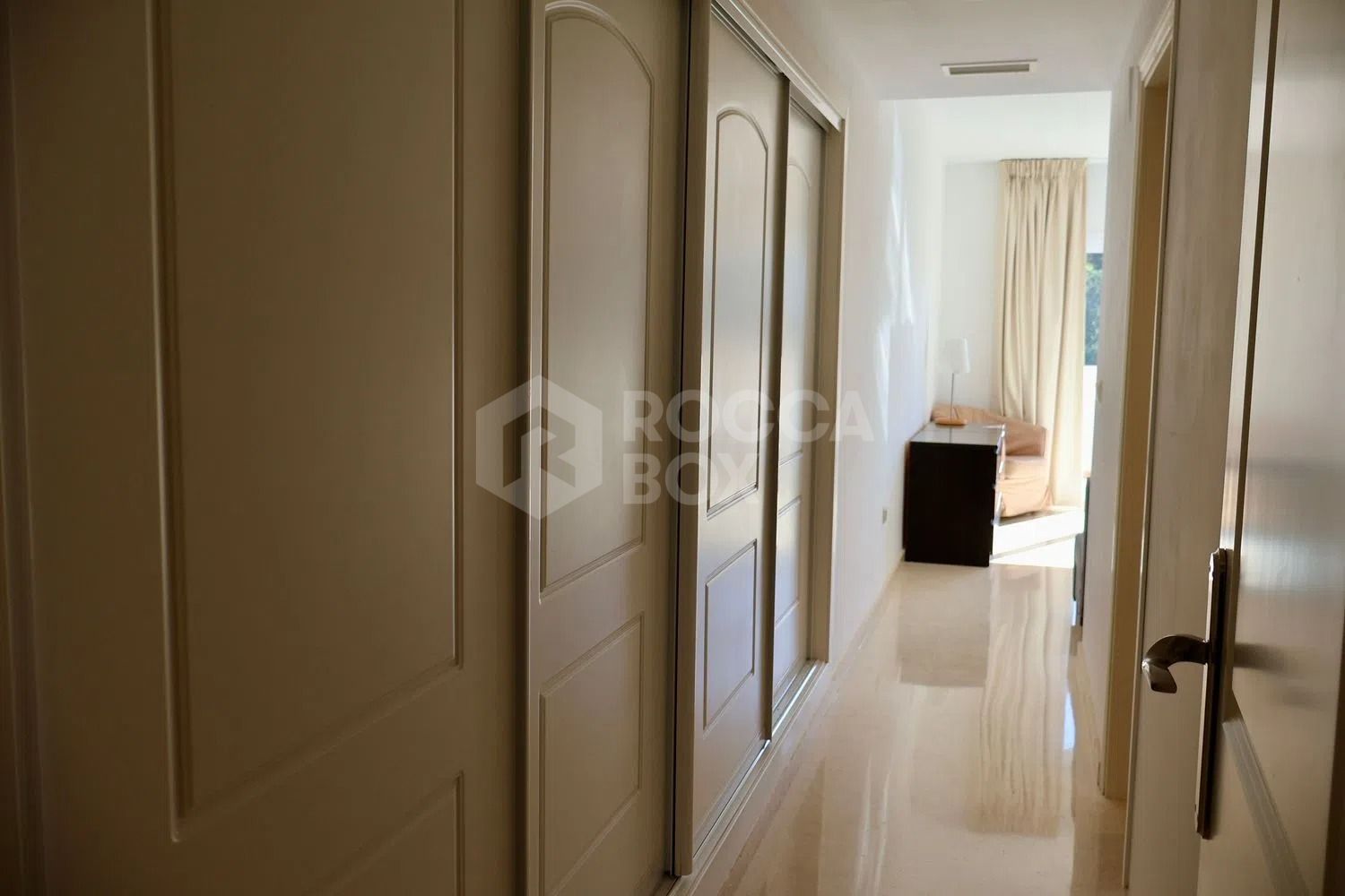 Luxury Penthouse with Panoramic Sea Views and Exceptional Amenities