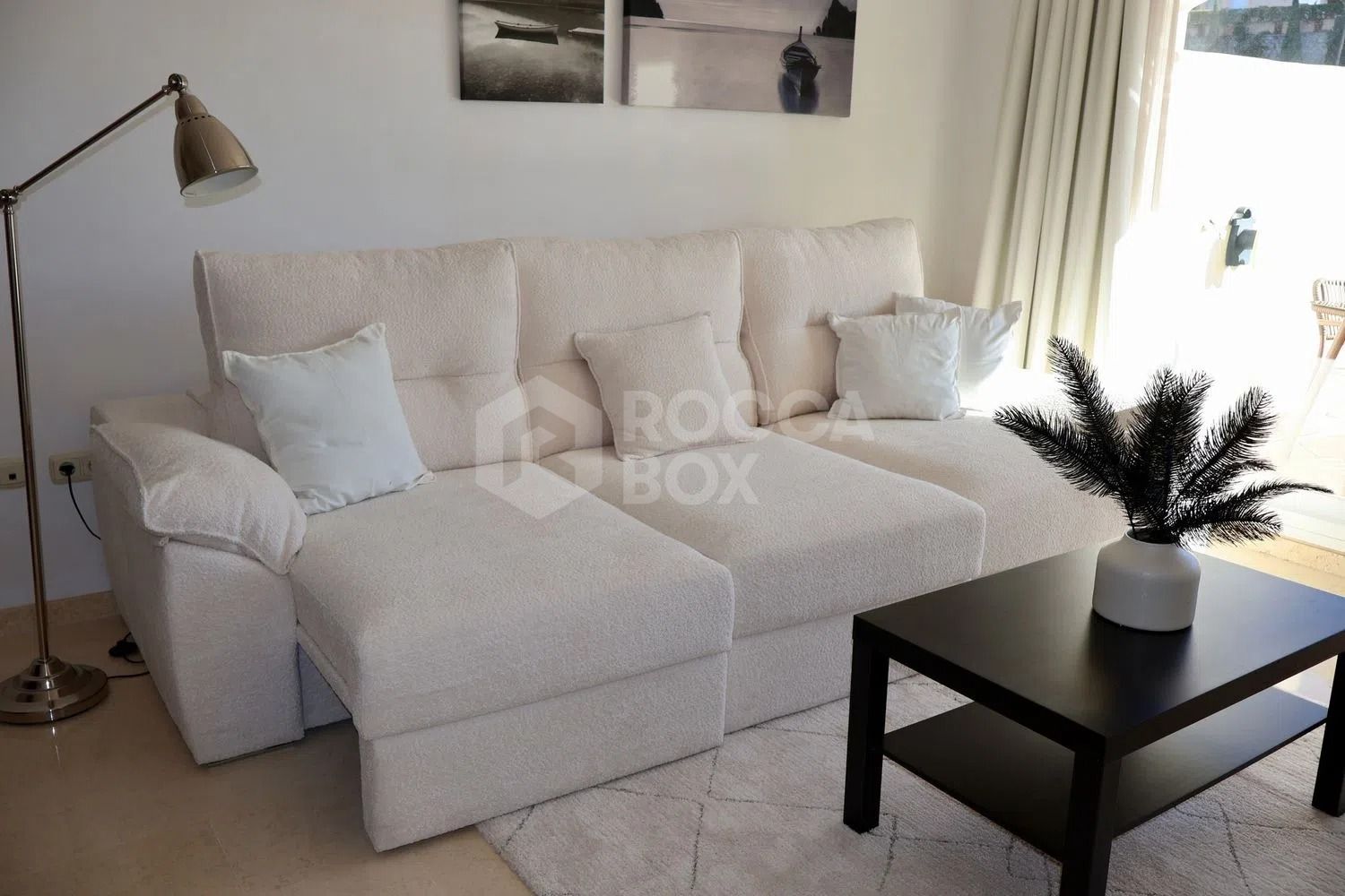 Luxury Penthouse with Panoramic Sea Views and Exceptional Amenities