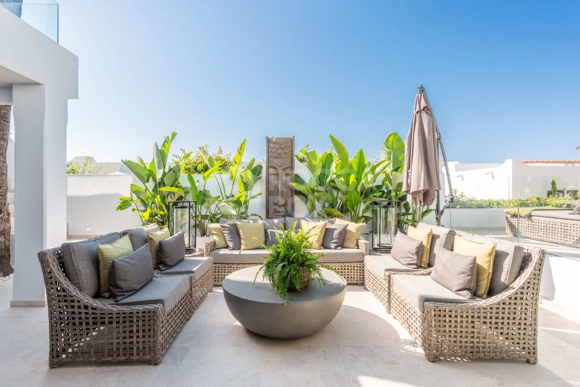 Exquisite Three-Bedroom Luxury Villa with Sea Views and Direct Beach Access