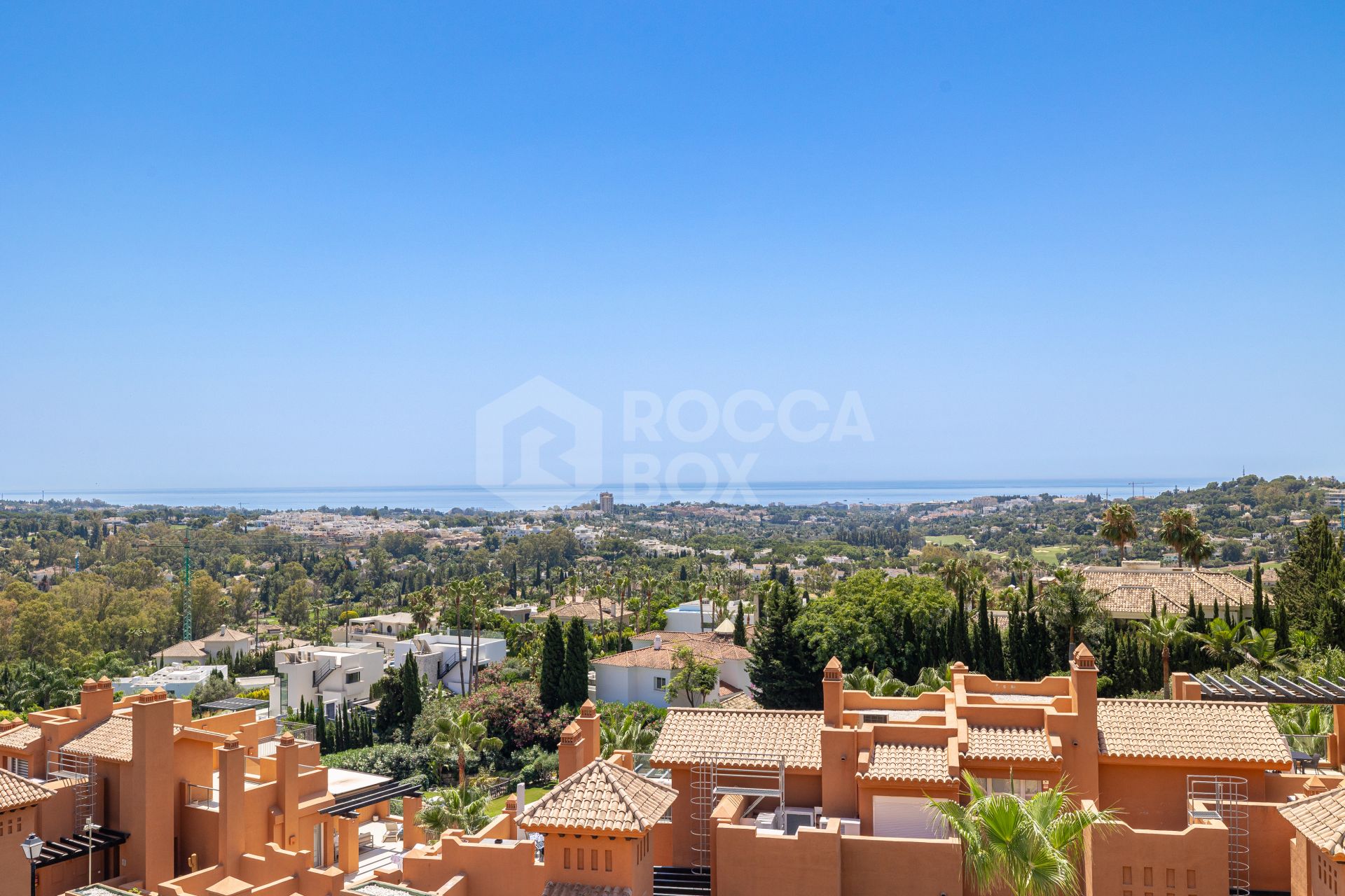 Contemporary Scandinavian-Style Penthouse with Panoramic Sea Views