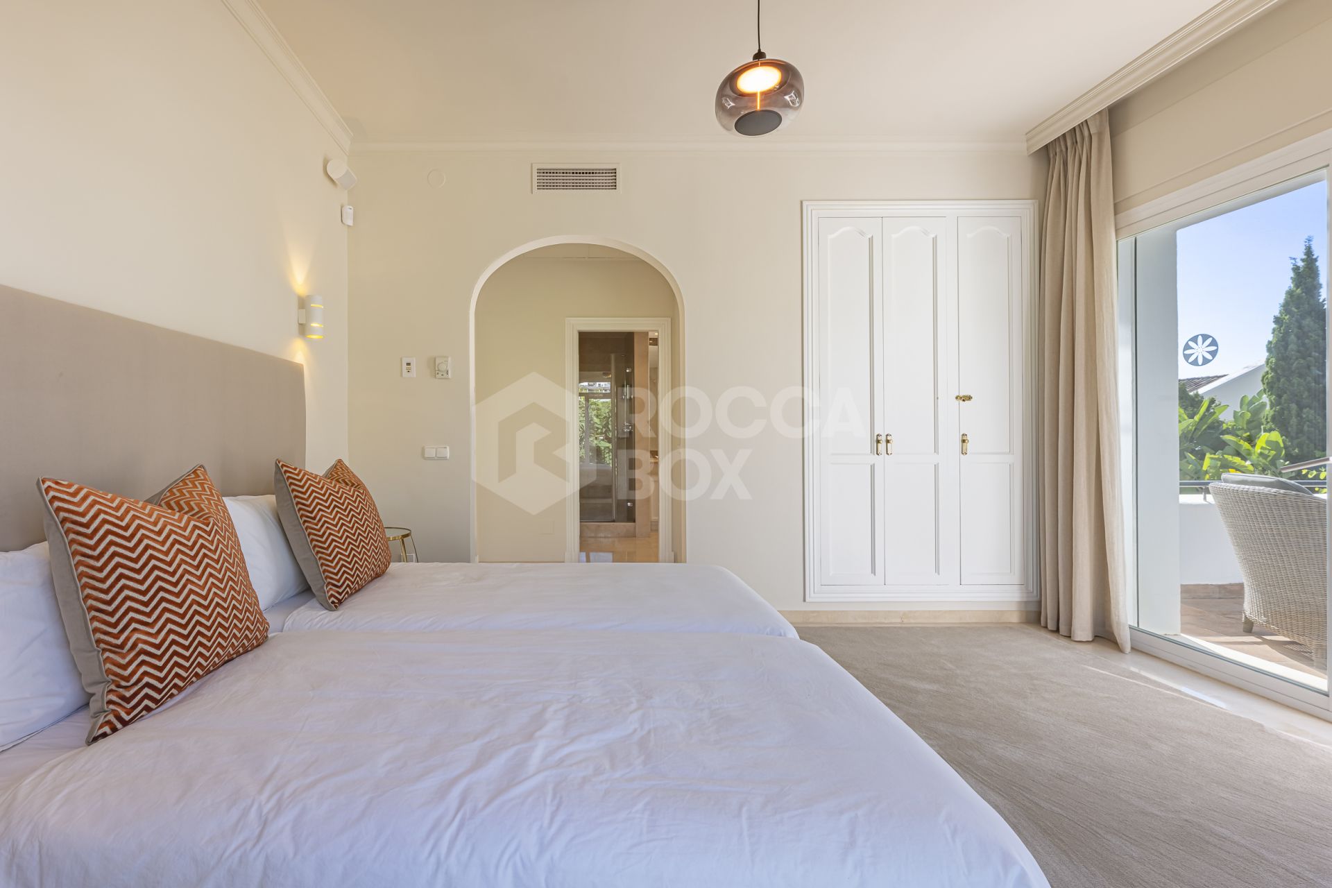 Exquisite Frontline Golf Luxury Villa with Private Pool and Garden