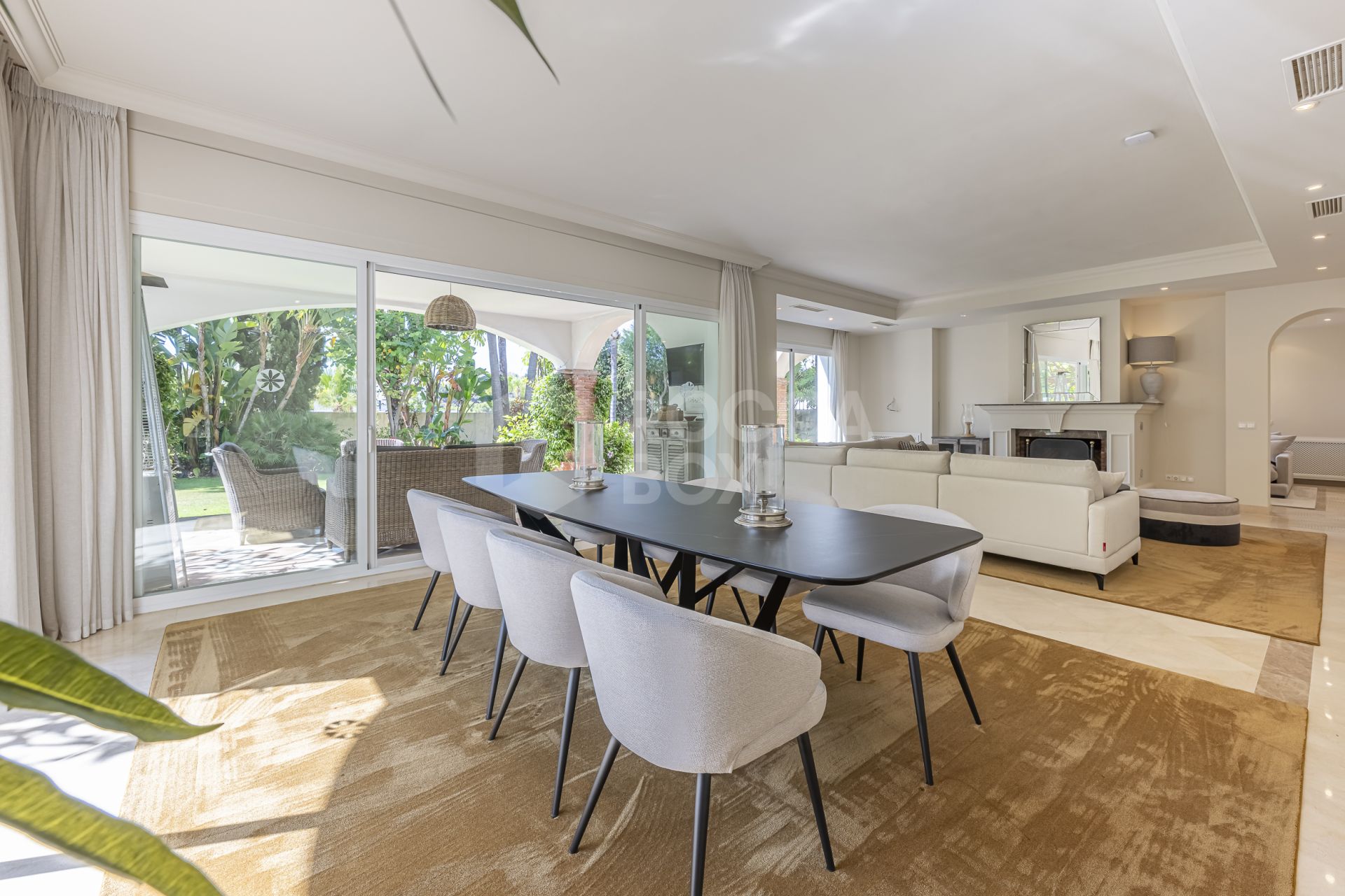 Exquisite Frontline Golf Luxury Villa with Private Pool and Garden