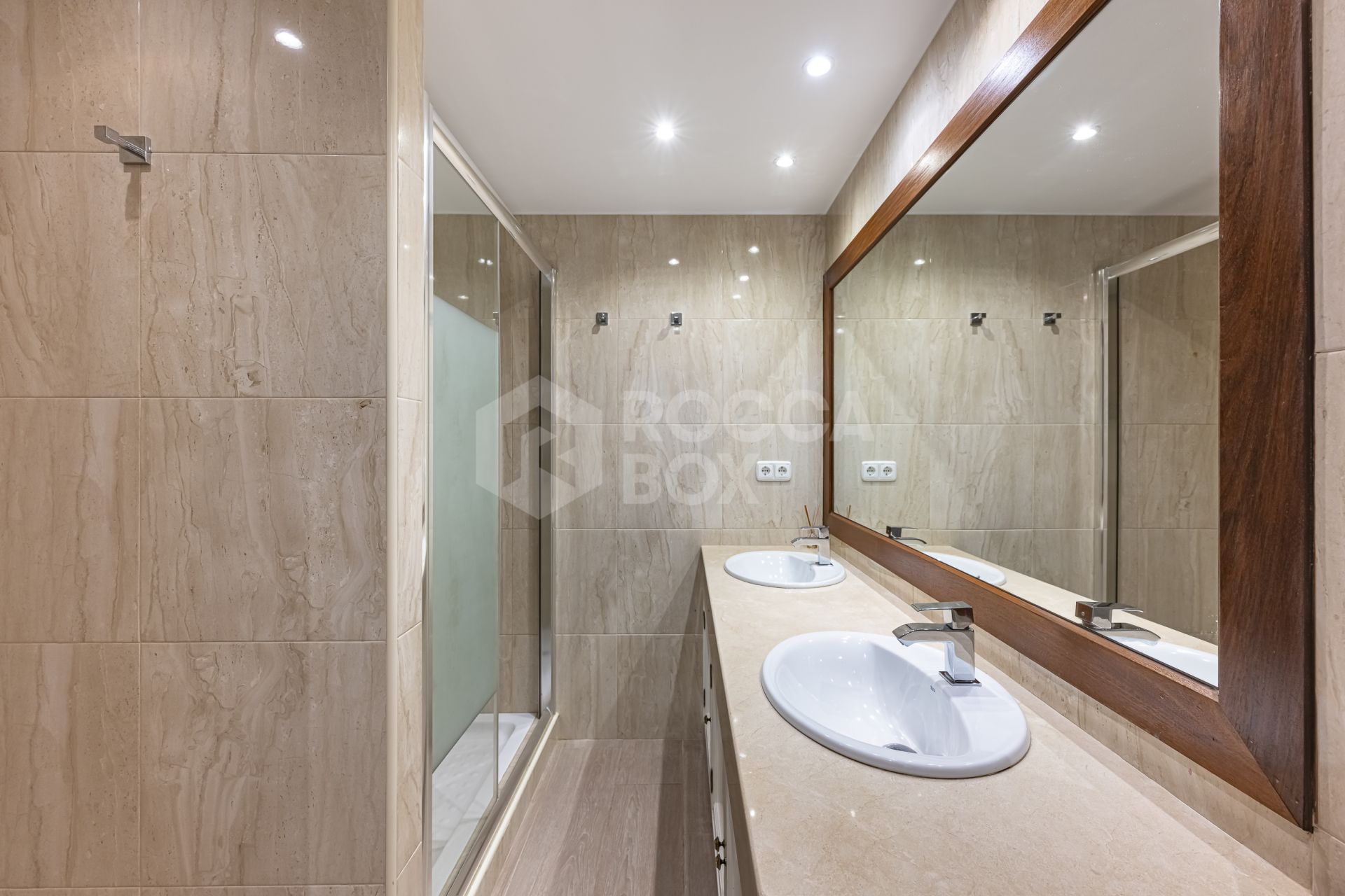 Exquisite Frontline Golf Luxury Villa with Private Pool and Garden