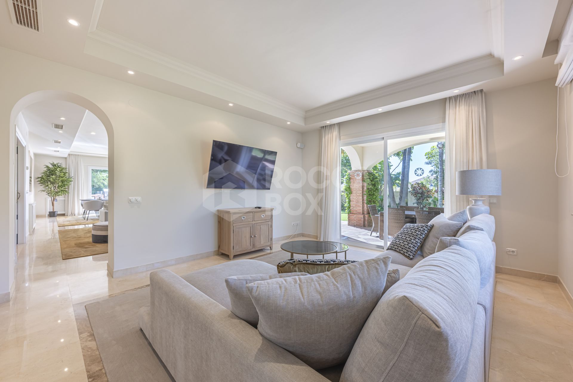 Exquisite Frontline Golf Luxury Villa with Private Pool and Garden