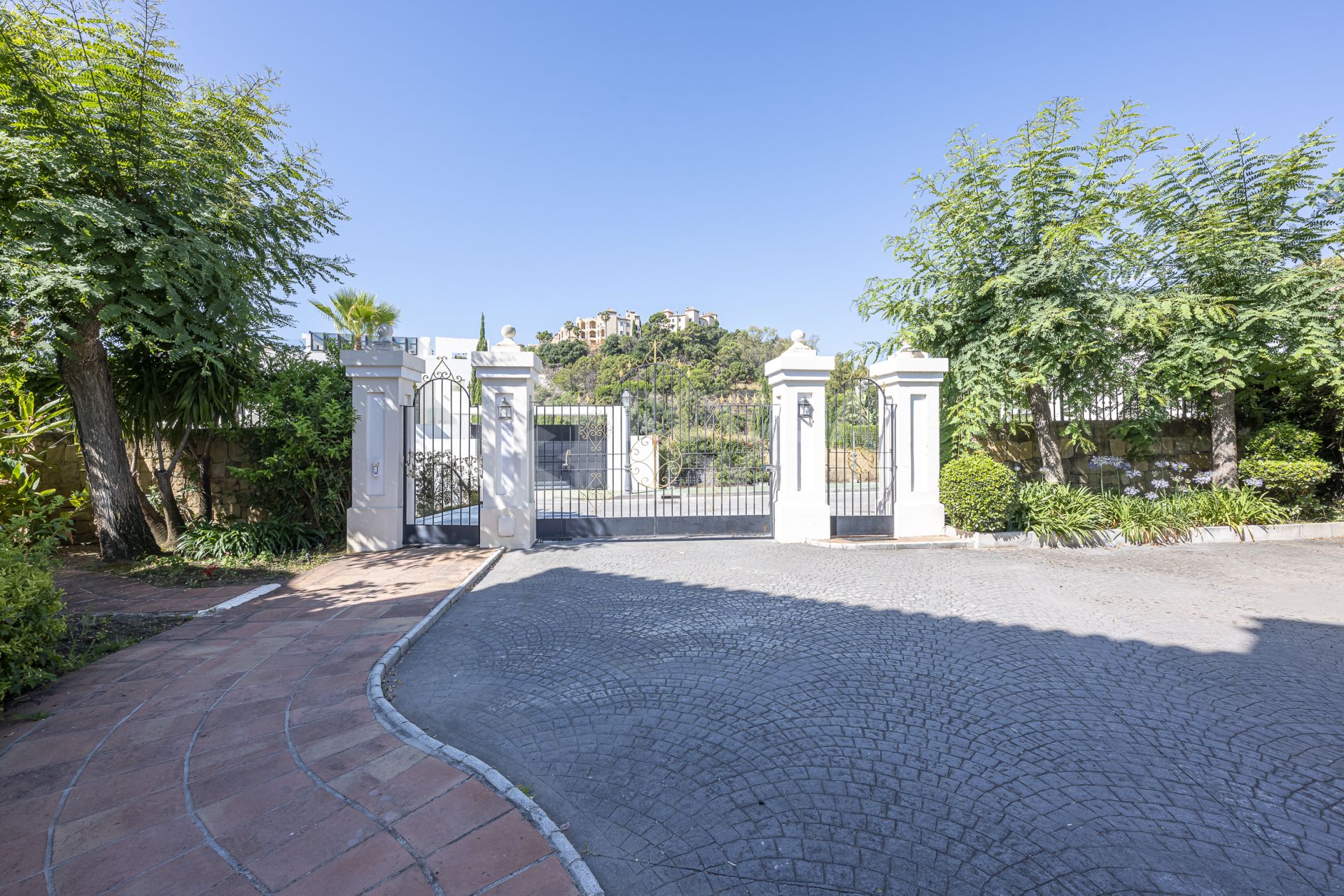 Exquisite Frontline Golf Luxury Villa with Private Pool and Garden