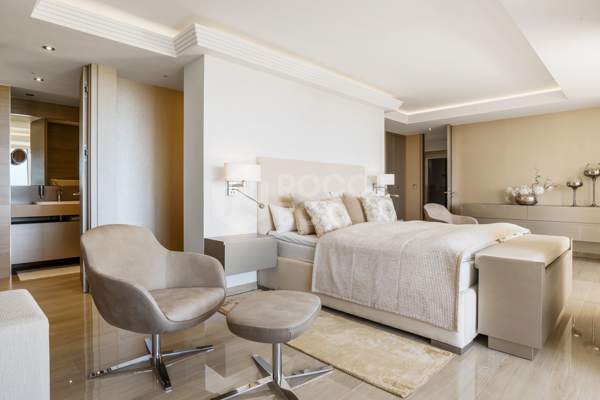 Exquisite Four-Bedroom Luxury Penthouse with Panoramic Views and Exceptional Amenities