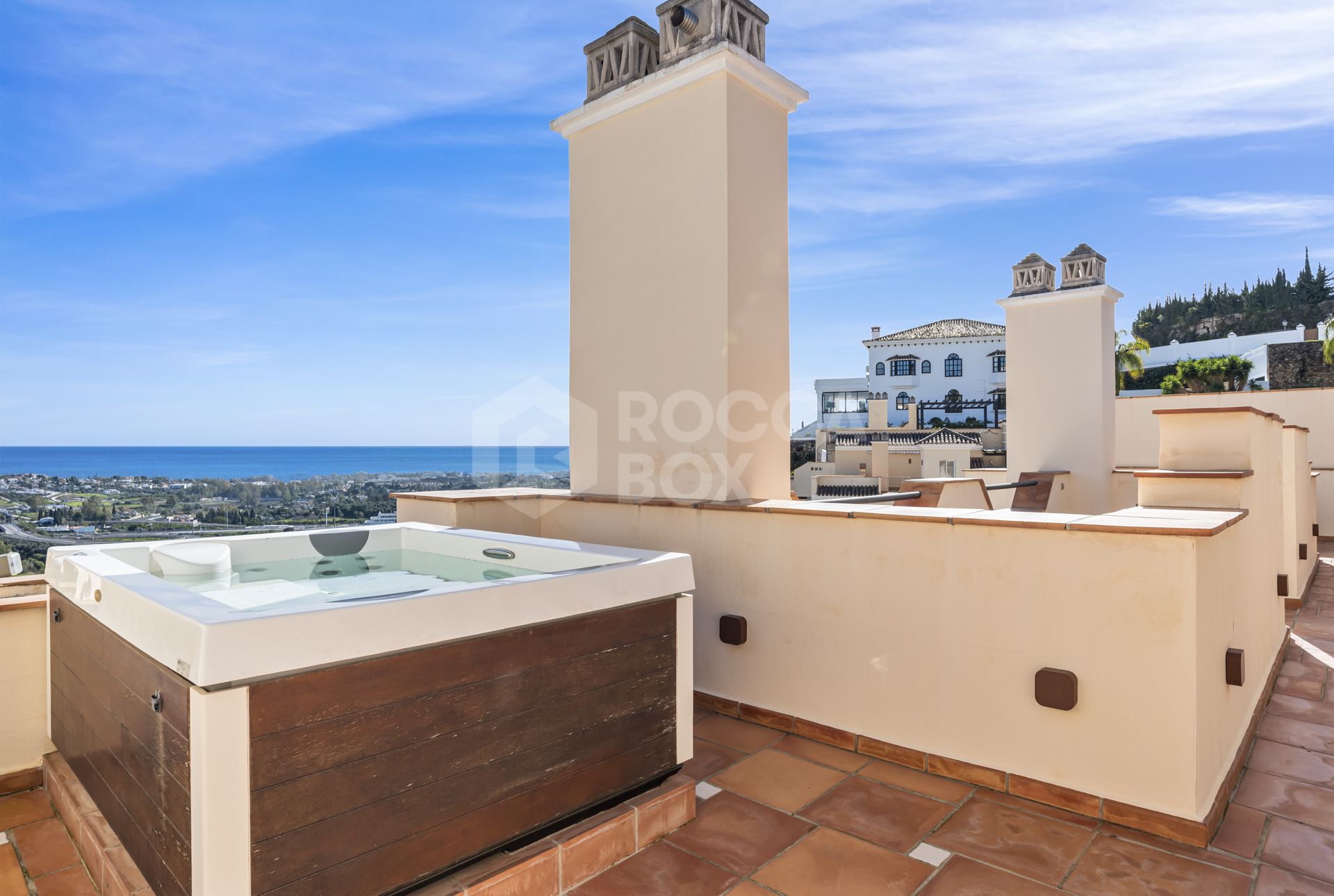 Exquisite Four-Bedroom Luxury Penthouse with Panoramic Views and Exceptional Amenities