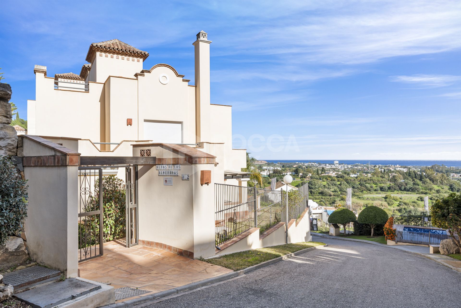 Exquisite Four-Bedroom Luxury Penthouse with Panoramic Views and Exceptional Amenities