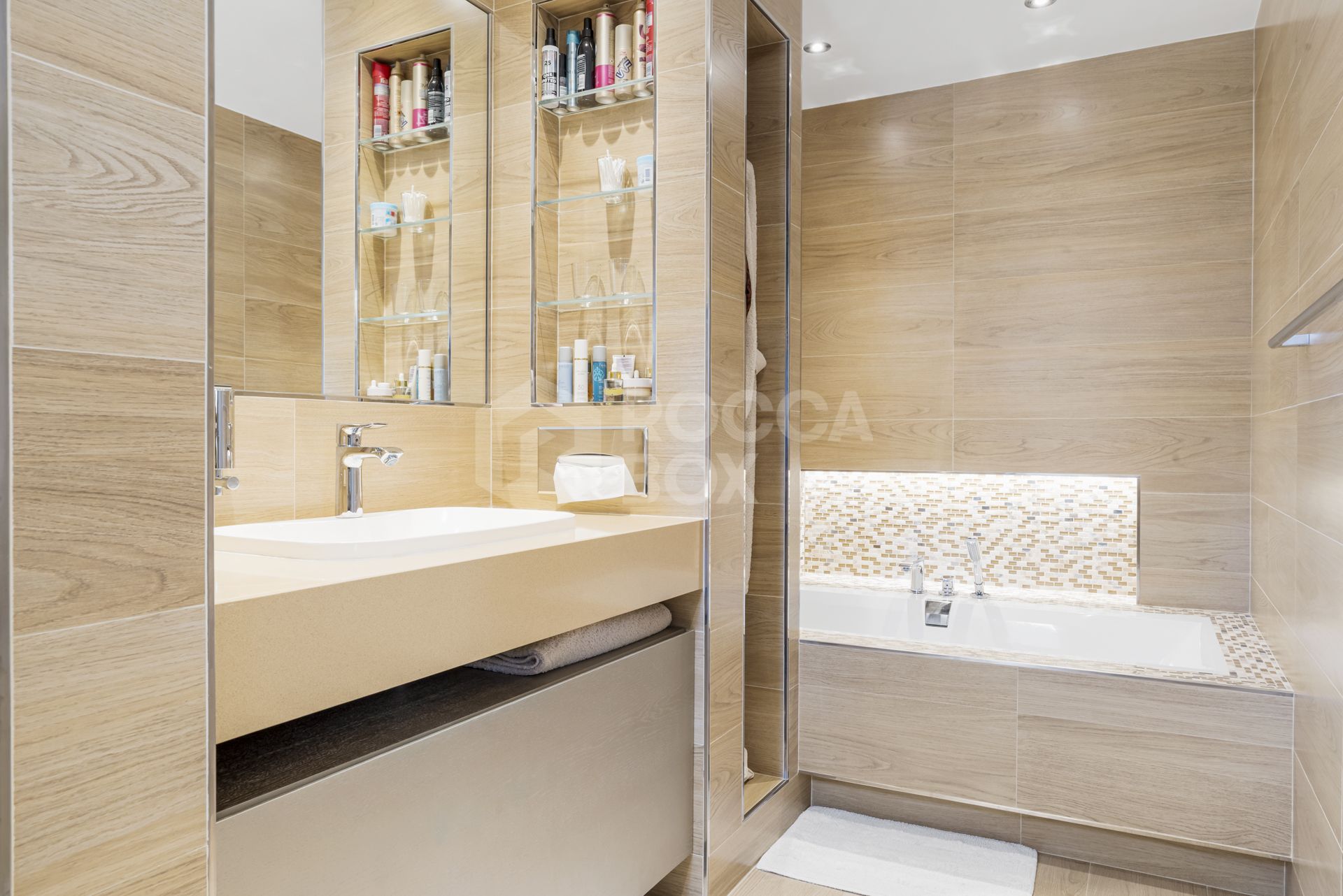 Exquisite Four-Bedroom Luxury Penthouse with Panoramic Views and Exceptional Amenities