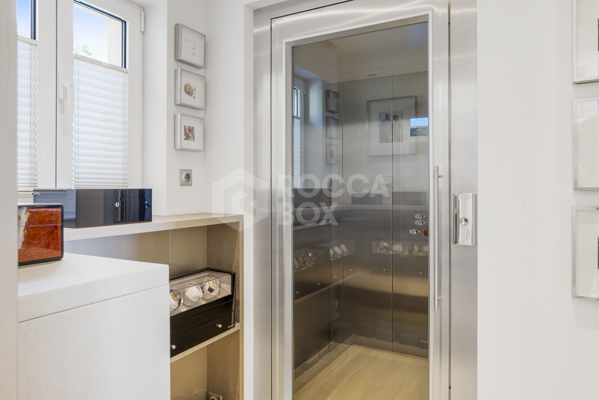 Exquisite Four-Bedroom Luxury Penthouse with Panoramic Views and Exceptional Amenities