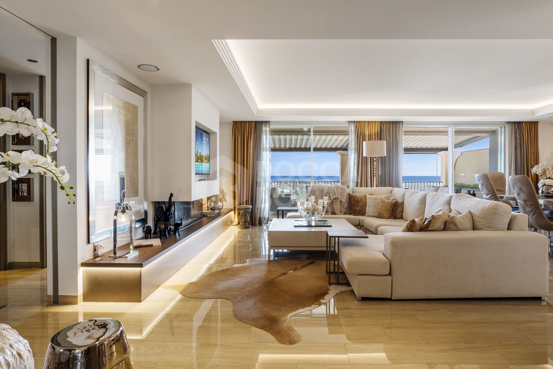 Exquisite Four-Bedroom Luxury Penthouse with Panoramic Views and Exceptional Amenities