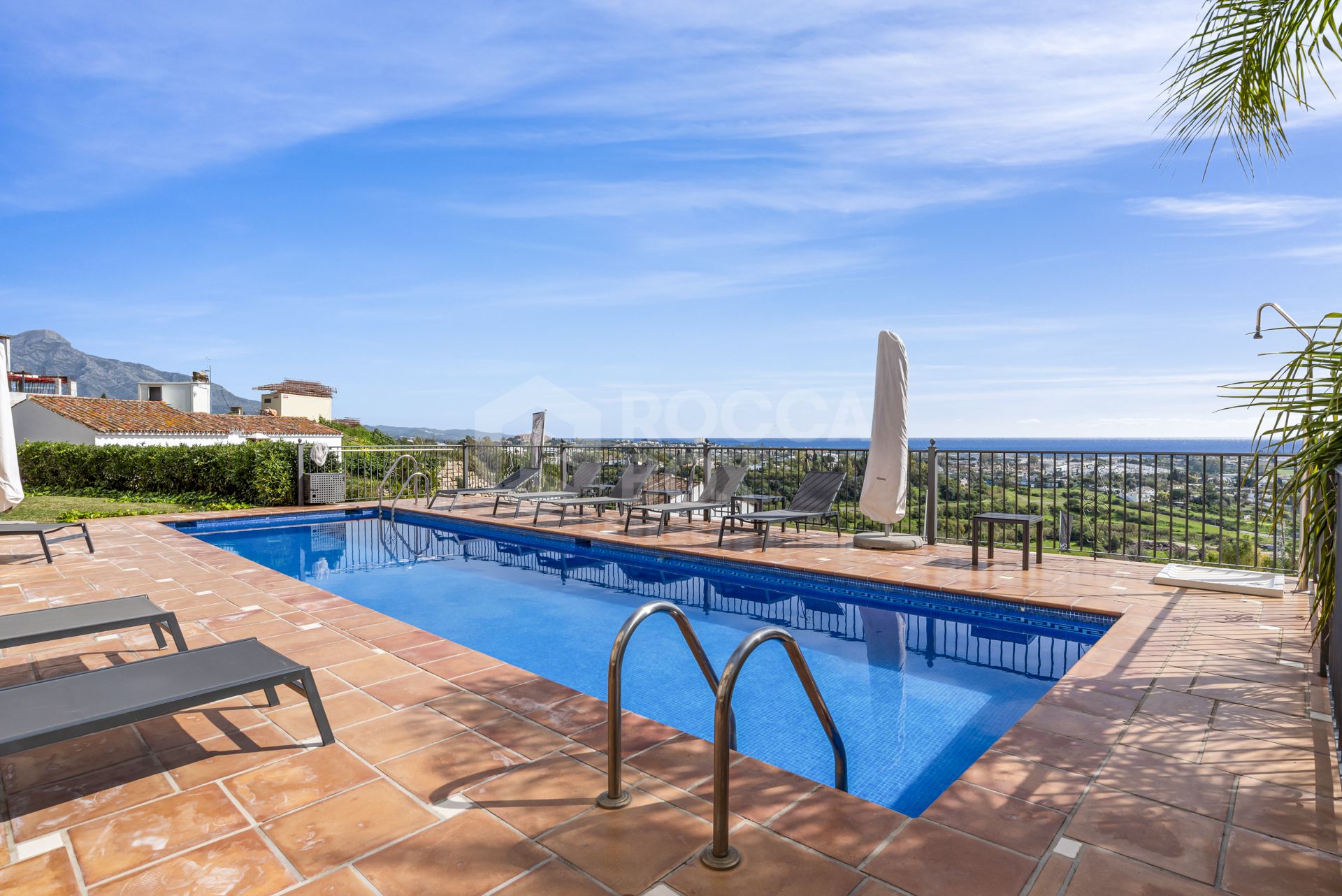 Exquisite Four-Bedroom Luxury Penthouse with Panoramic Views and Exceptional Amenities